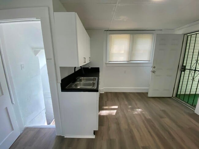 Photo - 712 Roselle Ave