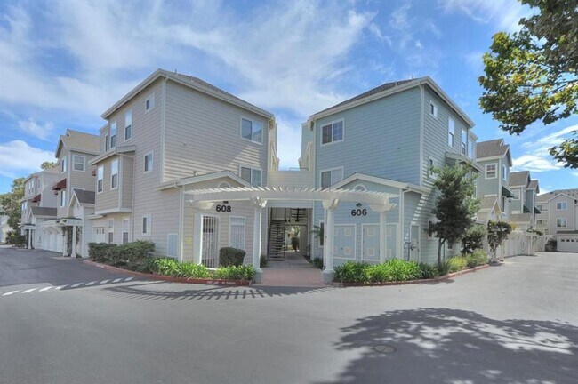 Spacious Remodeled Top Floor Condo, A/C, W... - Spacious Remodeled Top Floor Condo, A/C, W...