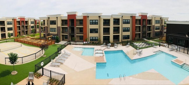 Crown Lone  Oak Apartment Homes