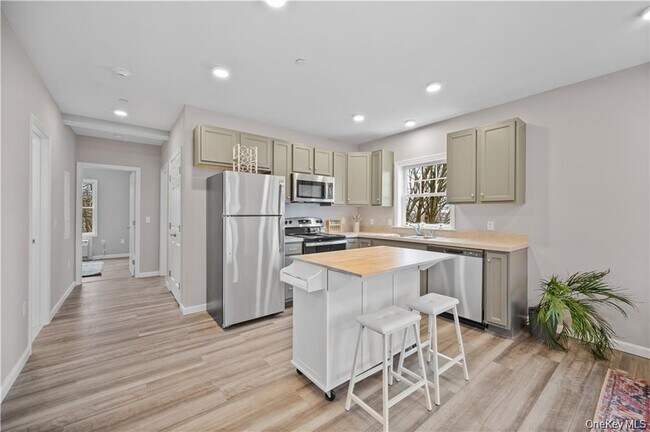 Photo - 108 N Kensico Ave Unidad 6B