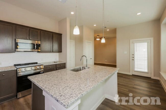 210 Hucknall Ct