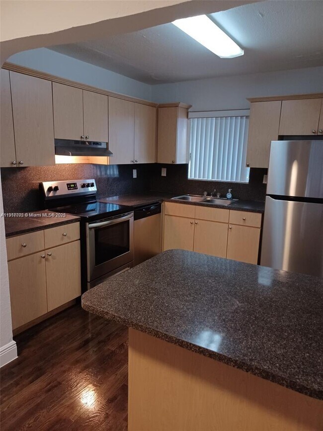 Photo - 980 NE 170th St Unit 204