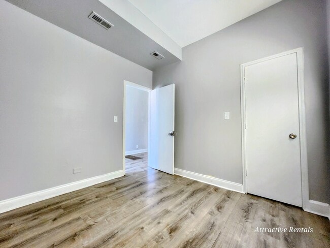 Photo - 1415 E 75th St Unit 1