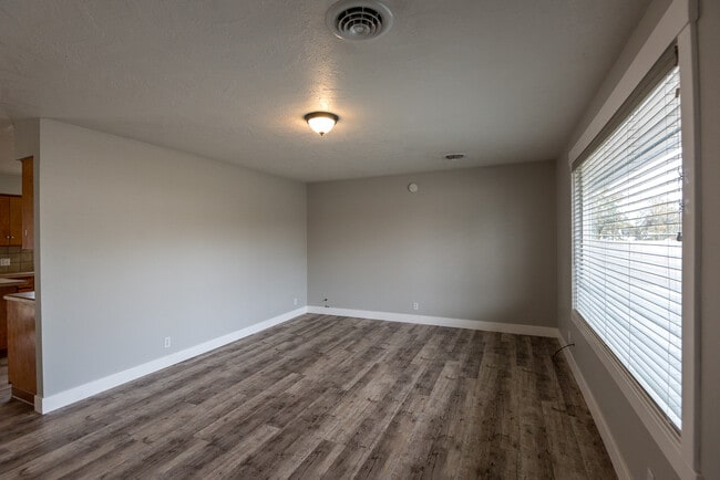 Photo - 1905 Allen Ave