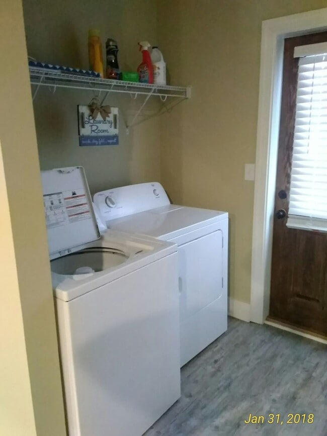 Photo - STUDENT ROOM ON MALE FLOOR AVAILABLE Unit B201