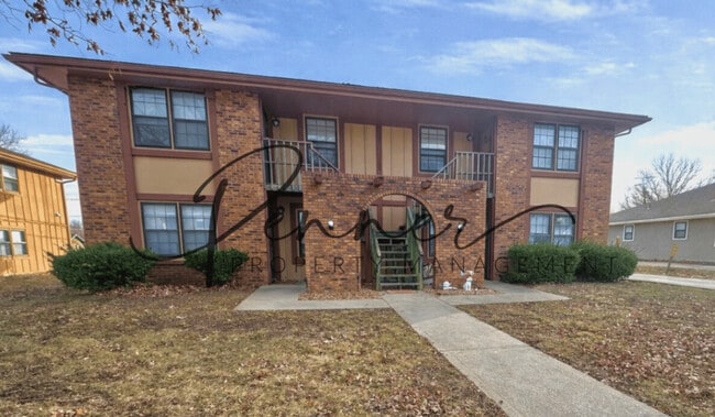 Building Photo - 105 SW 20th St Unit C