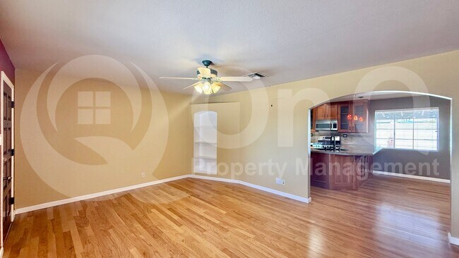 Photo - 104 E Taylor St