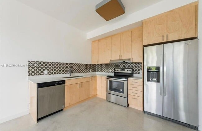 Building Photo - 761 NW 1st St Unit 301