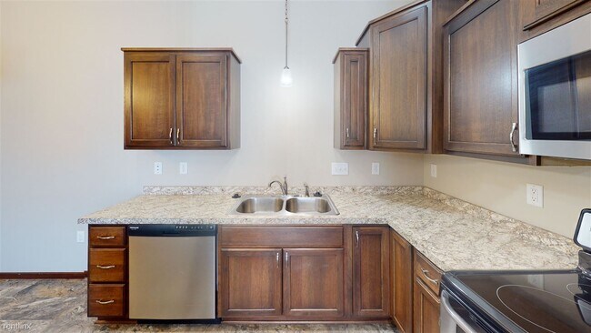 3 br, 2.5 bath Townhome - Liberty Town Hom... - 3 br, 2.5 bath Townhome - Liberty Town Hom...