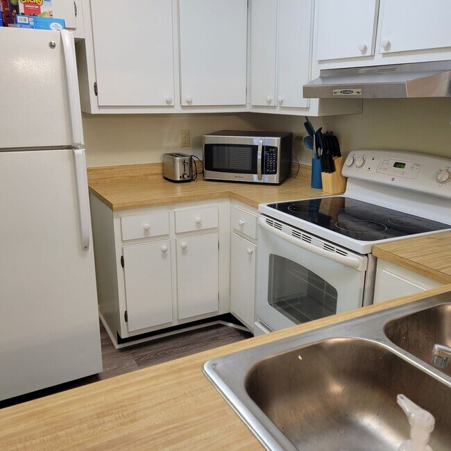 Photo - Seasonal/short term 2/2 ground floor condo...