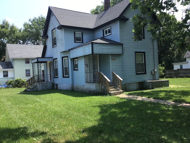 4 bedroom 2 bath home in Rockford - 4 bedroom 2 bath home in Rockford