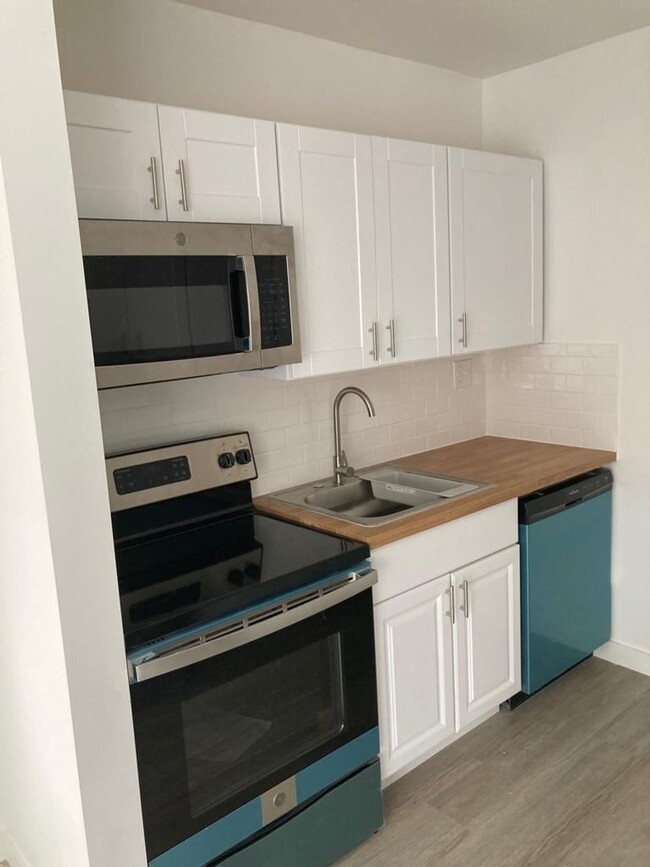 Photo - Cozy 2-Bedroom Apartment with Convenient A... Unit 3751-2F