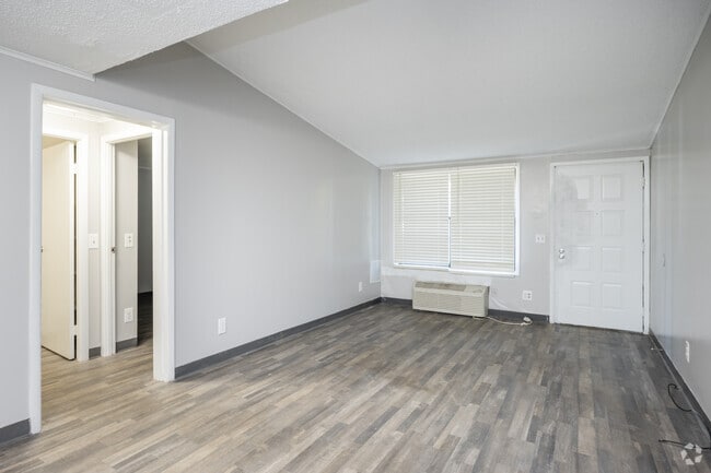 2 habitaciones, 2 baños, 864 pies cuadrados, sala de estar