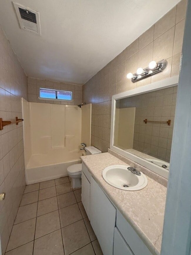 Photo - 1204 N Divisadero St Unit N
