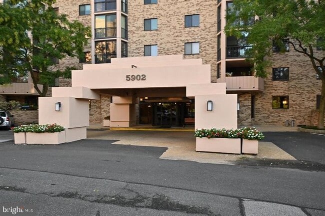 5904 Mt Eagle Dr Unit 117