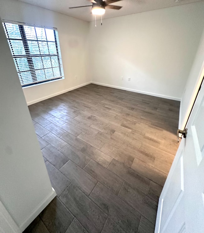 Building Photo - 2691 Albatross Rd N