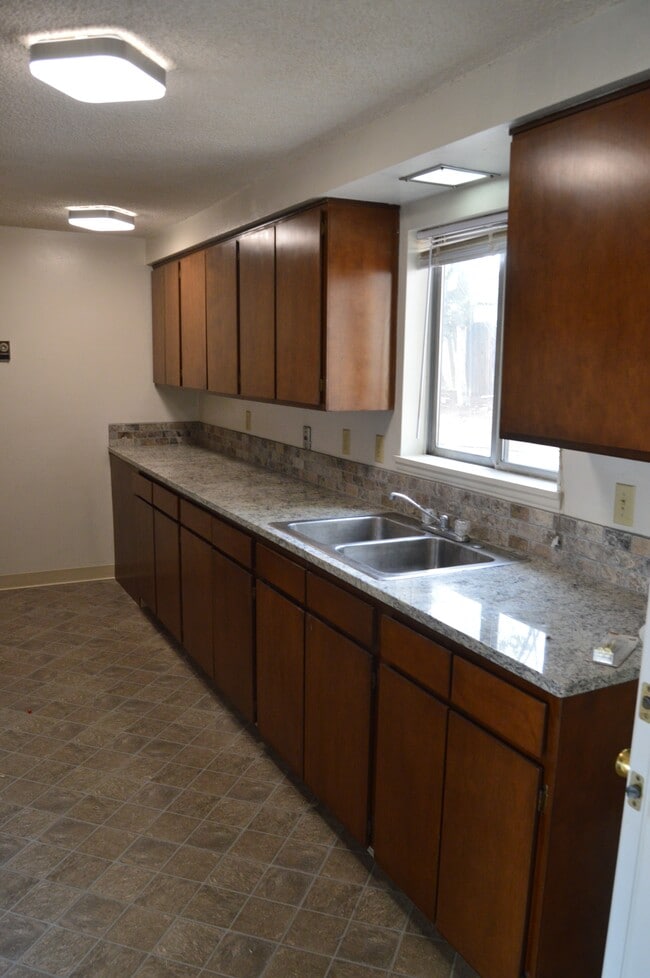 Building Photo - 20667 Antrim Dr Unit #3 Rental