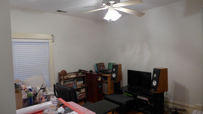 Photo - 136 Elgin Ave Unit 2N