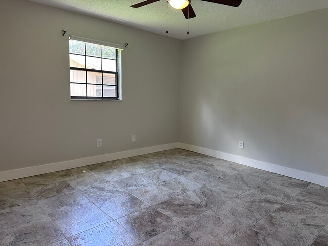 907 Royal Oak Ct