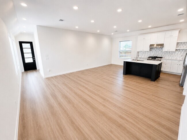 Photo - 15520 Maple