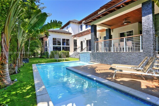 Photo - 573 Warren Ln