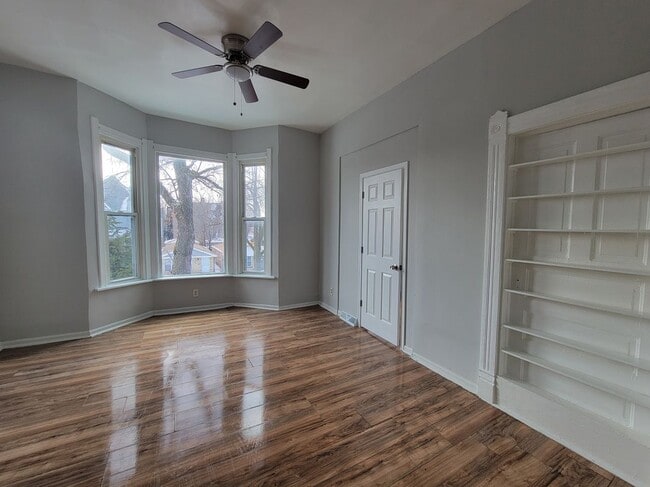 Photo - 1302 E 72nd St