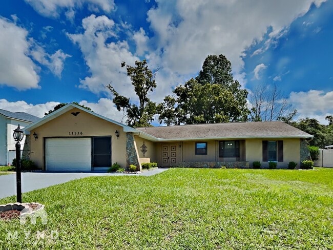 Building Photo - 11136 Mercedes St Rental