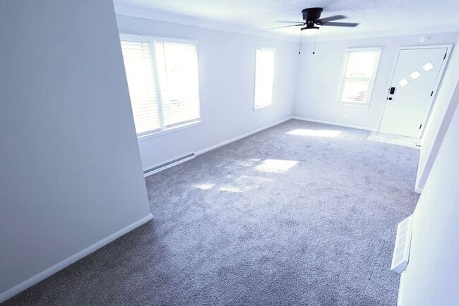 Photo - 894 Sutherland Ave