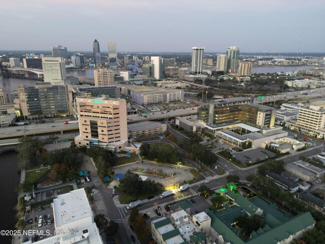 Photo - 1590 Le Baron Ave Unit 1590