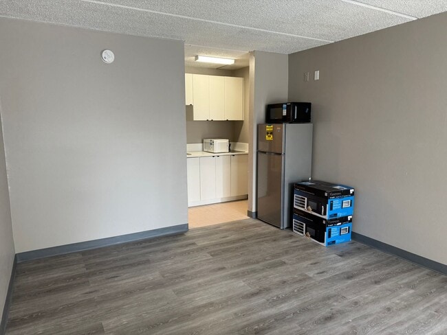 Photo - 5020 W Irlo Bronson Memorial Hwy