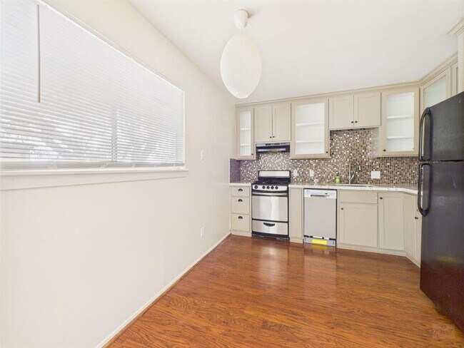 Photo - 803 W 28th St Unit 202