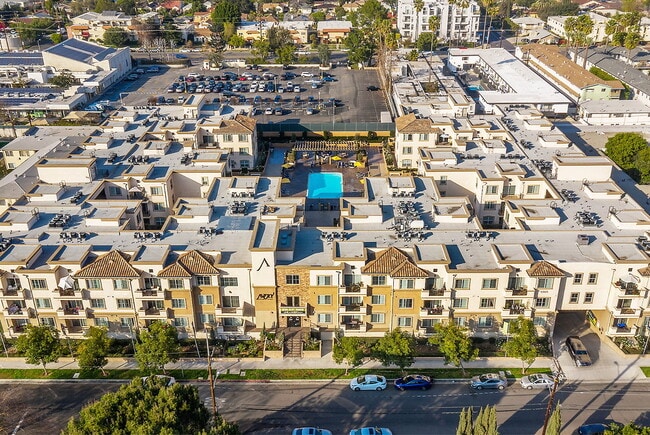 Building Photo - Avery