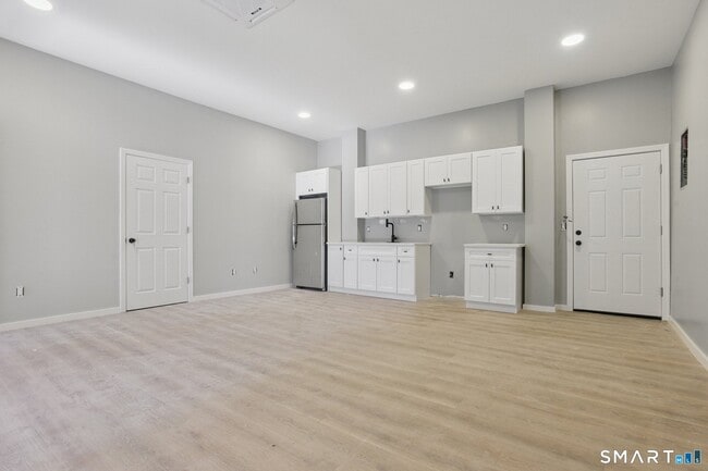 215 Bank St Unit 3