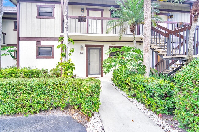 Building Photo - 13334 Polo Club Rd Unit 218