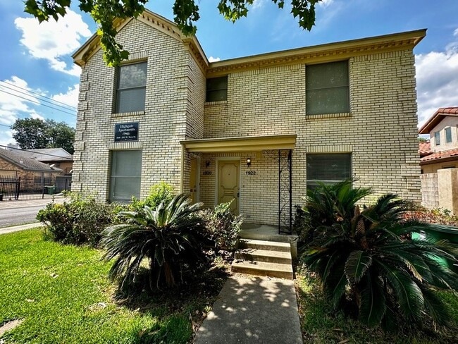 Photo - 1922 W Main St Rental