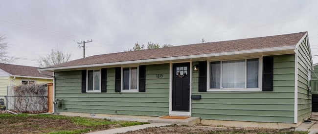 Building Photo - Fully Furnished 3BR | Renovated | All Utilities Included | Ideal for 30+ Day Stays