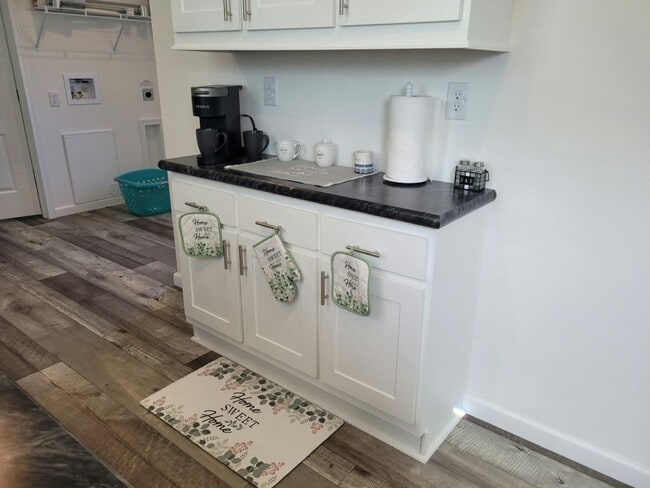 Photo - 5552 Annette St