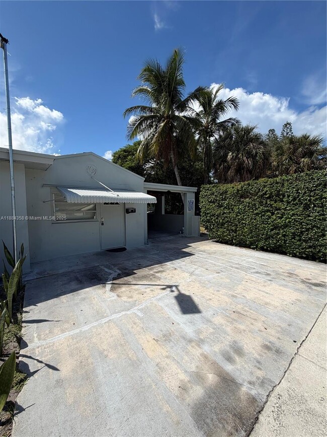 Building Photo - 2203 Taft St Unit b Rental
