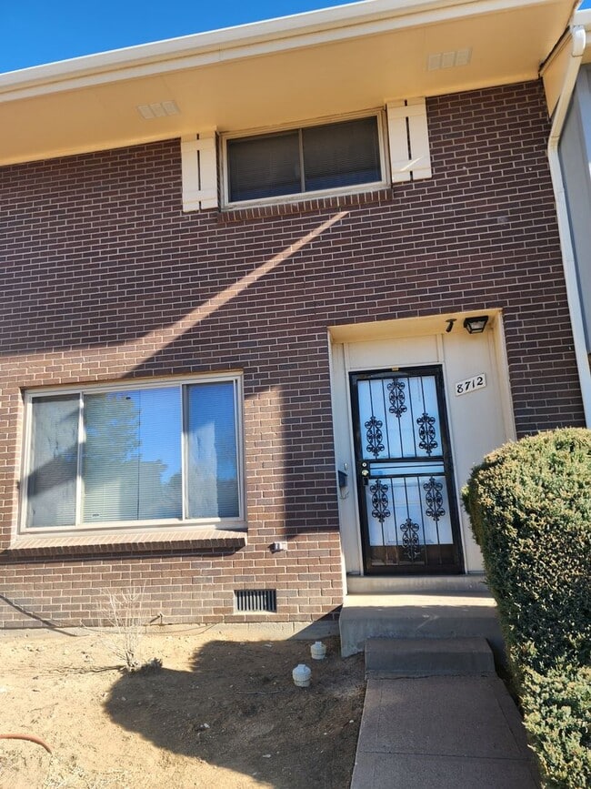 Building Photo - 8712 Mariposa St