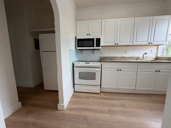 Photo - 1429 SW 3rd St Unit 4