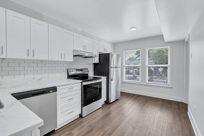 Building Photo - District at Williamsburg Rental