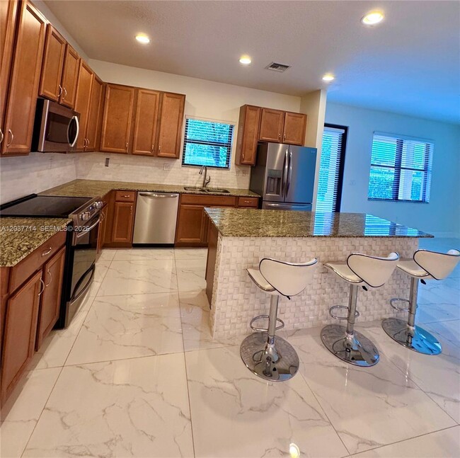 Photo - 636 NE 193rd St