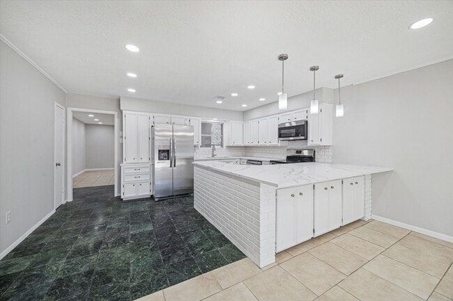 1703 Raintree Dr