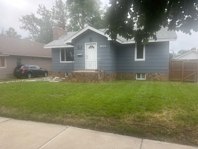 Building Photo - 934 Custer Ave