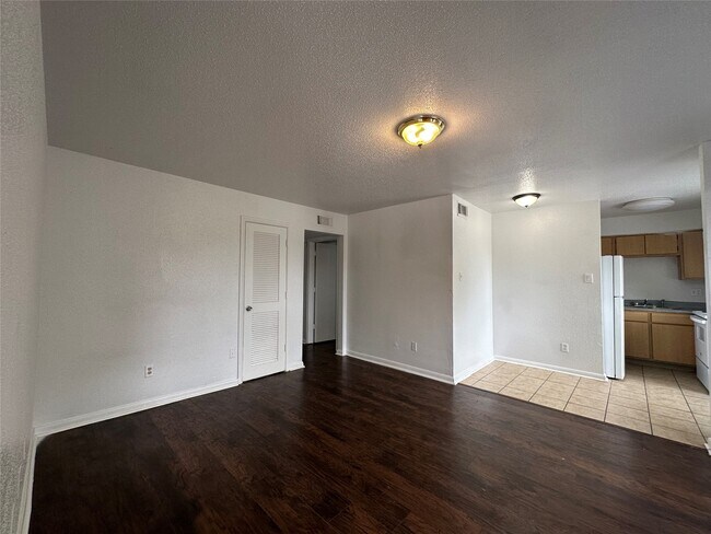 Photo - 7201 Hallshire Dr Unit 124