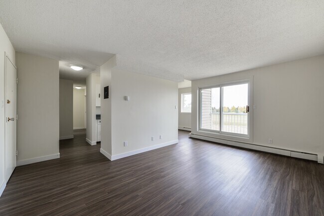 Photo - Riverview Plaza