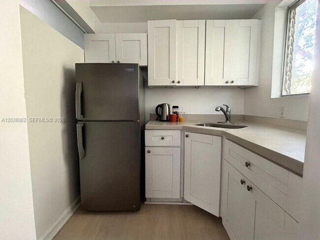 Photo - 1027 Euclid Ave Unit 5