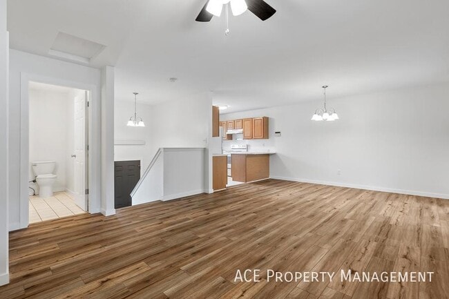 Photo - 719 Silver St Unit 3