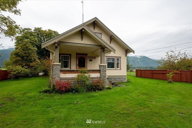 Photo - 3 Bedroom 1800 sq ft Cute Farm House with ...
