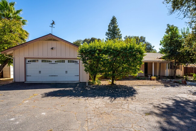 Photo - 190 Fairway Ln